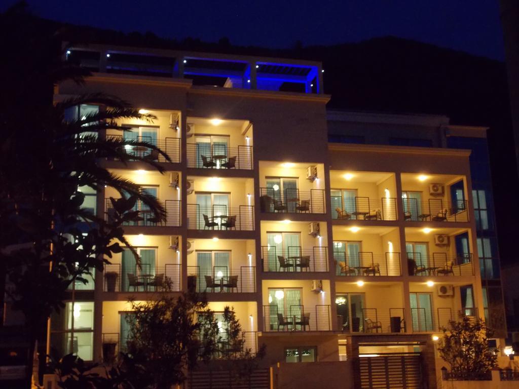 Apartments And Rooms Grand Palazzo بودفا المظهر الخارجي الصورة