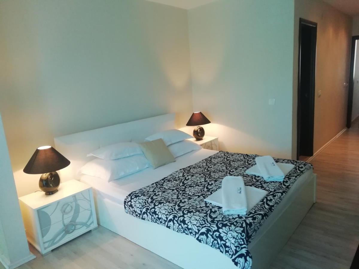 Apartments And Rooms Grand Palazzo بودفا المظهر الخارجي الصورة