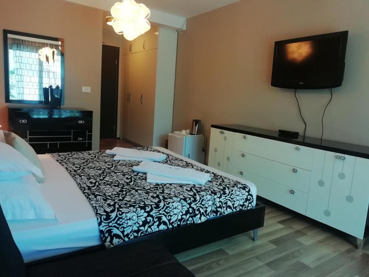 Apartments And Rooms Grand Palazzo بودفا المظهر الخارجي الصورة